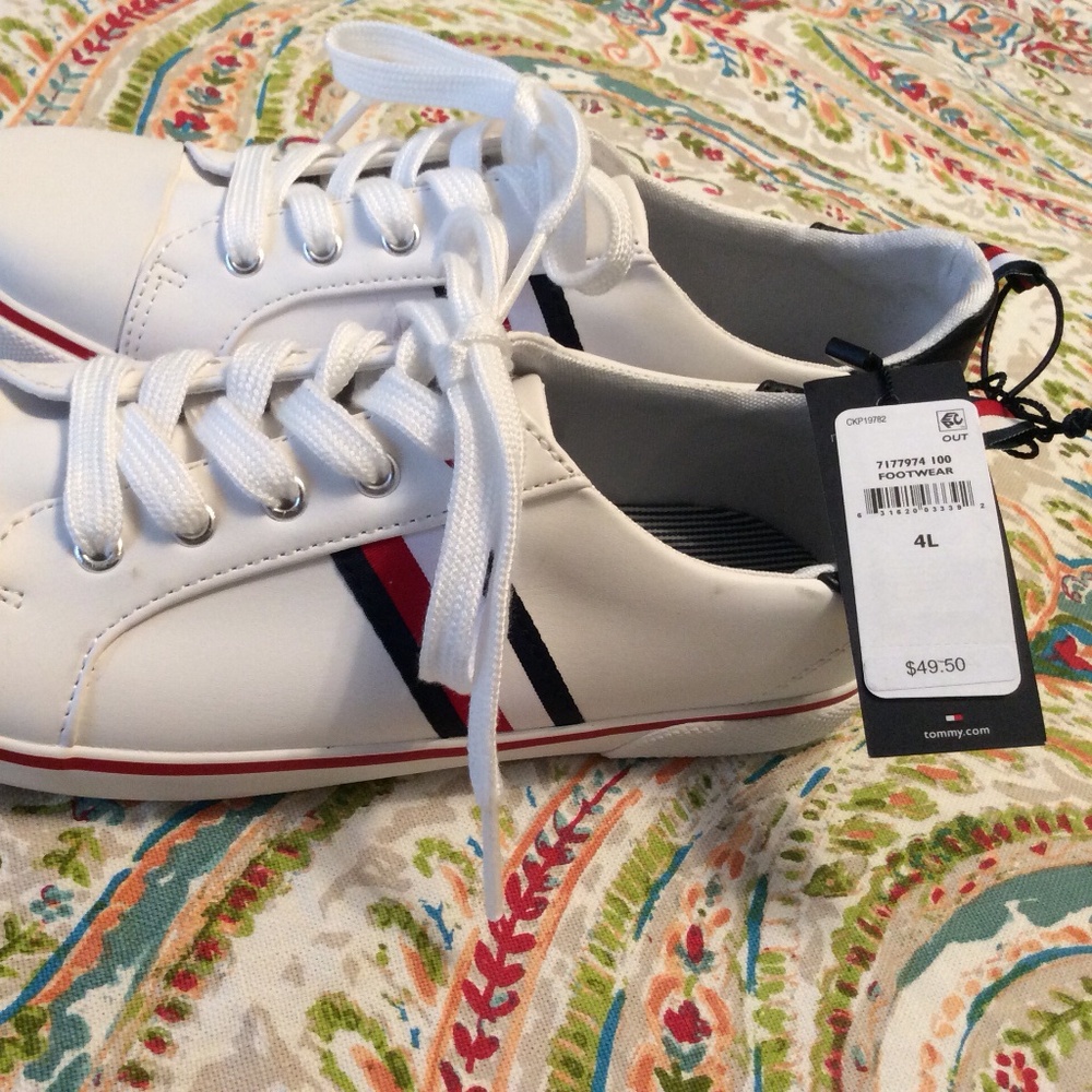 Tommy Hilfiger tennis shoes size 4